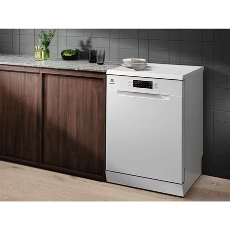 Electrolux ESA47220SW 60cm UltimateCare 300 freestanding dishwasher with 13 place settings
